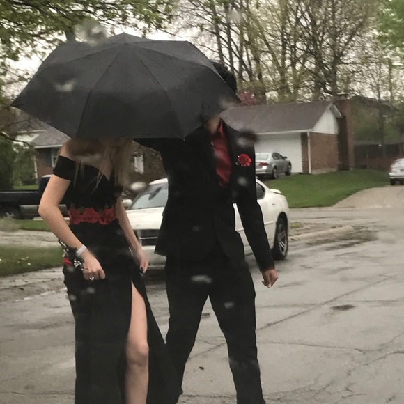 Black and Red Prom Dress - Picture 4 of 4